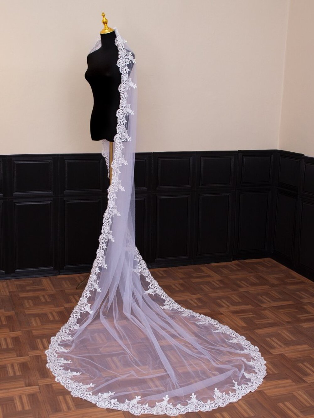 Elegant 3M Cathedral Length Bridal Veil Scalloped Lace Edge /Ivory